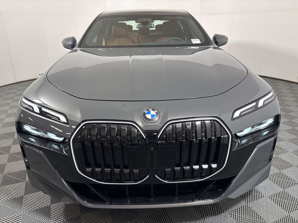2025 Bmw 760i xDrive photo 2