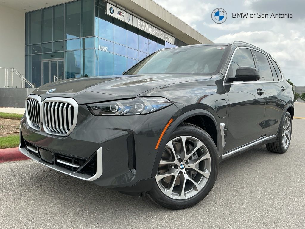 2026 BMW X5 xDrive50e's photo