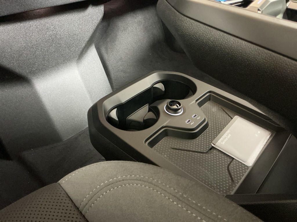 2026 BMW iX 45 - Photo 15