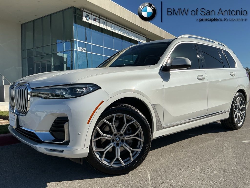 2022 BMW X7 40i's photo