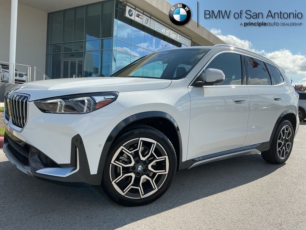 2025 BMW X1 28i's photo