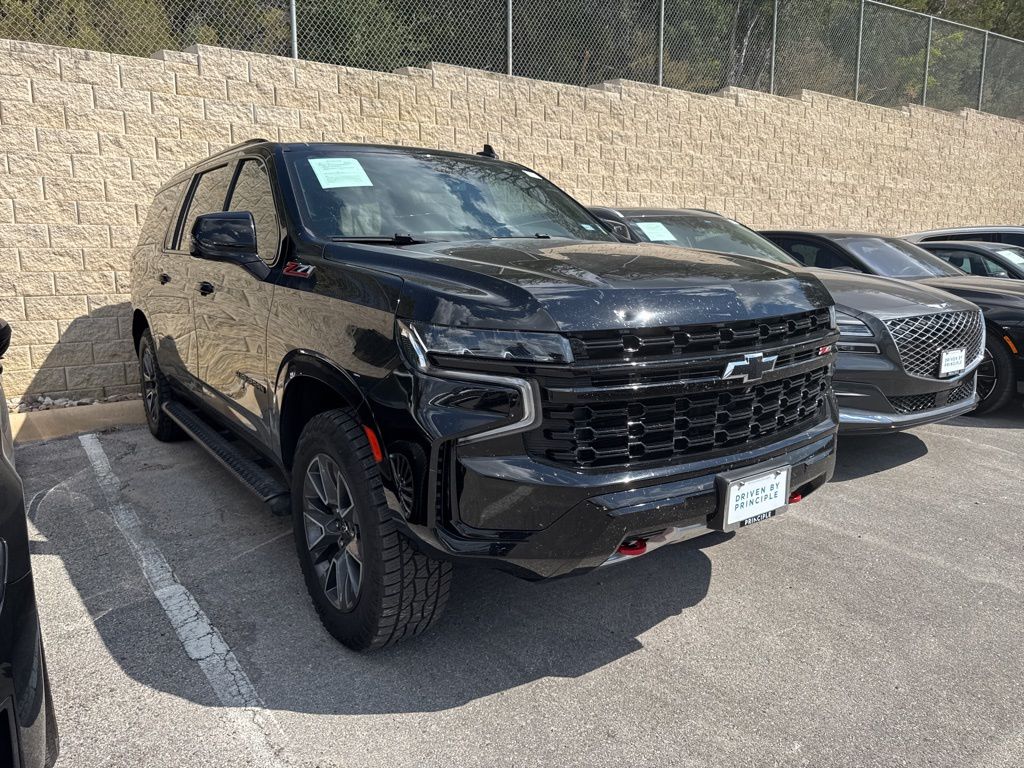 2023 Chevrolet Suburban Z71 photo 2