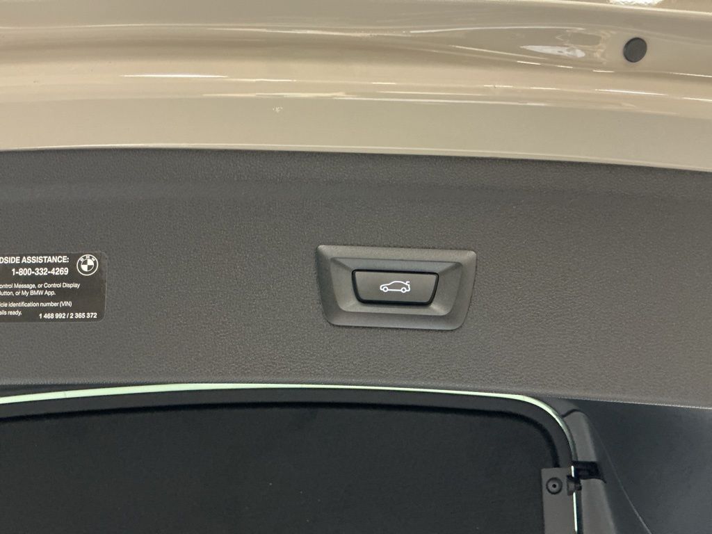 2026 BMW iX 45 - Photo 31