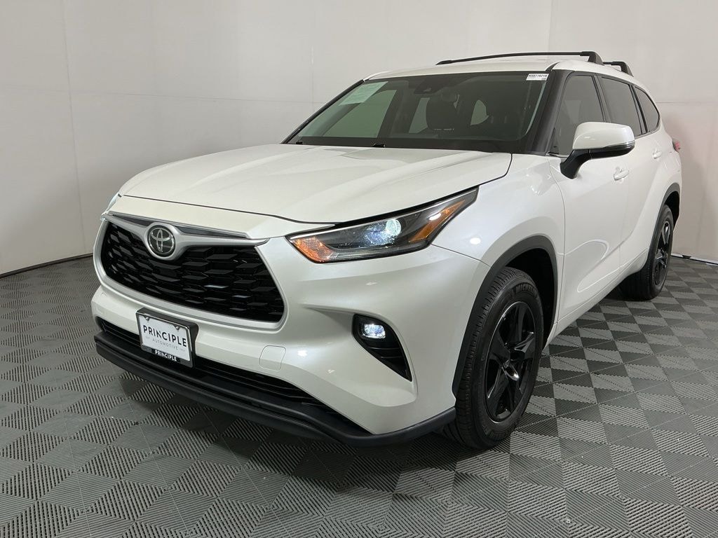 Used 2021 Toyota Highlander LE SUV