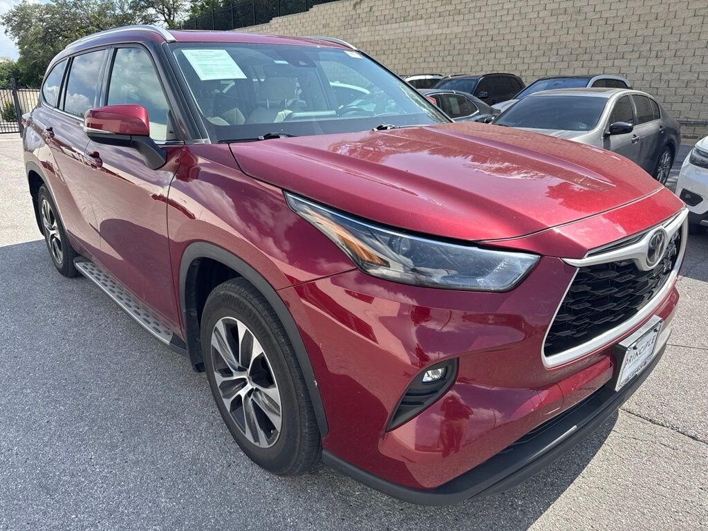 Used 2022 Toyota Highlander XLE SUV