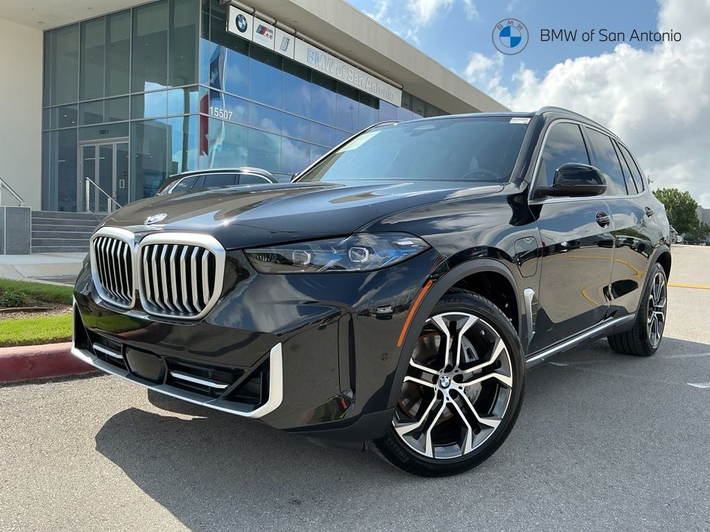 2025 BMW X5 xDrive50e's photo