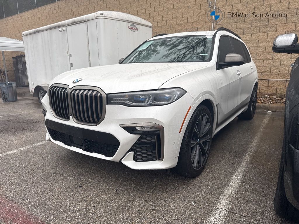 2022 BMW X7 M50i's photo