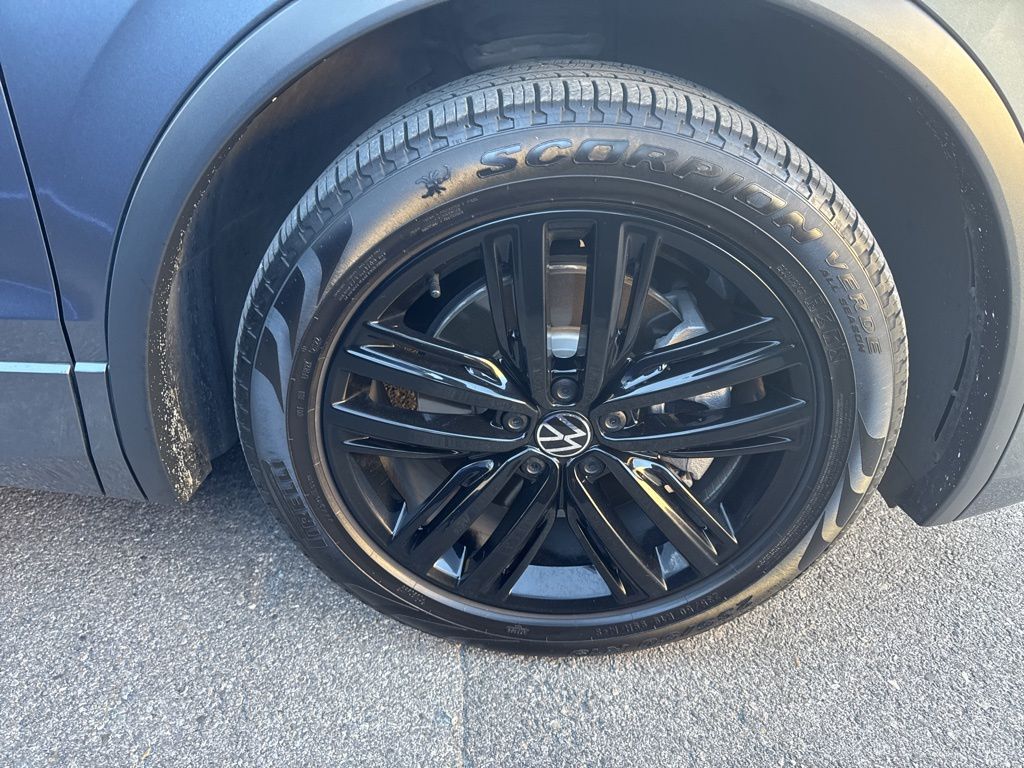 2022 Volkswagen Tiguan SE R-Line Black photo 3