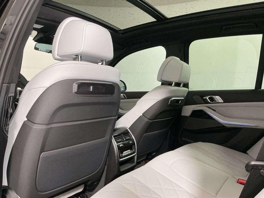 2026 BMW X5 50e - Photo 28