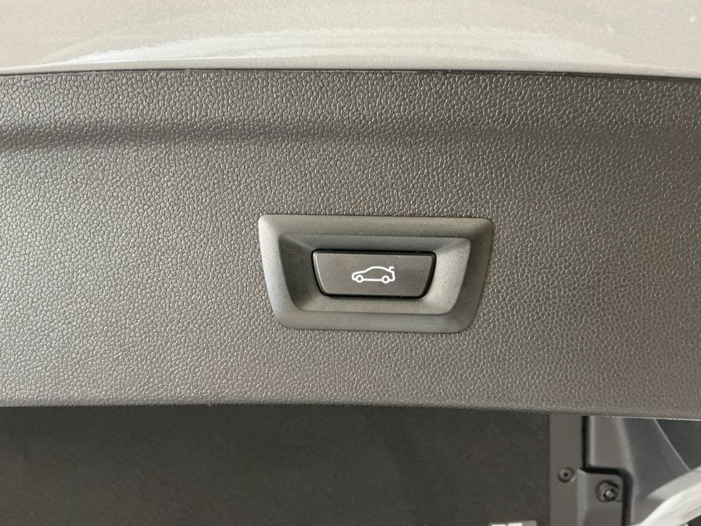 2026 BMW iX 45 - Photo 32