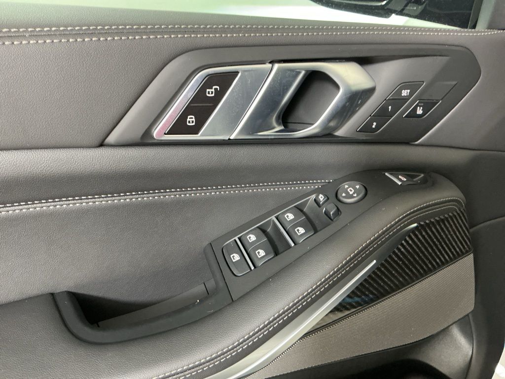 2026 BMW X5 M60i - Photo 18