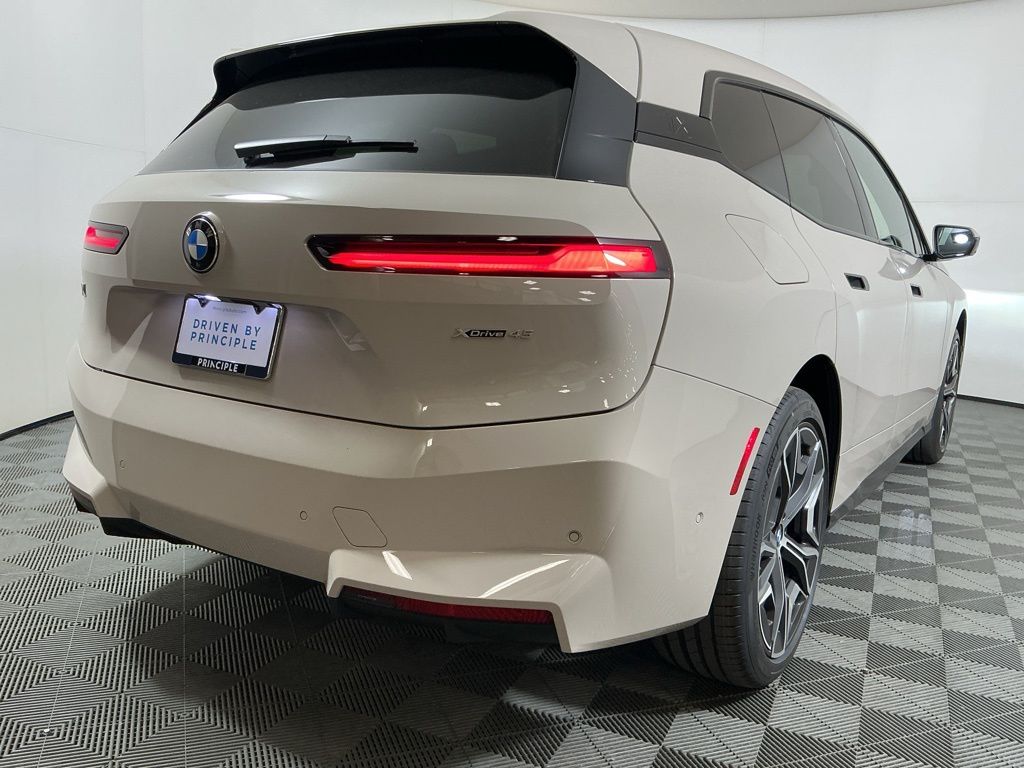 2026 BMW iX 45 - Photo 4