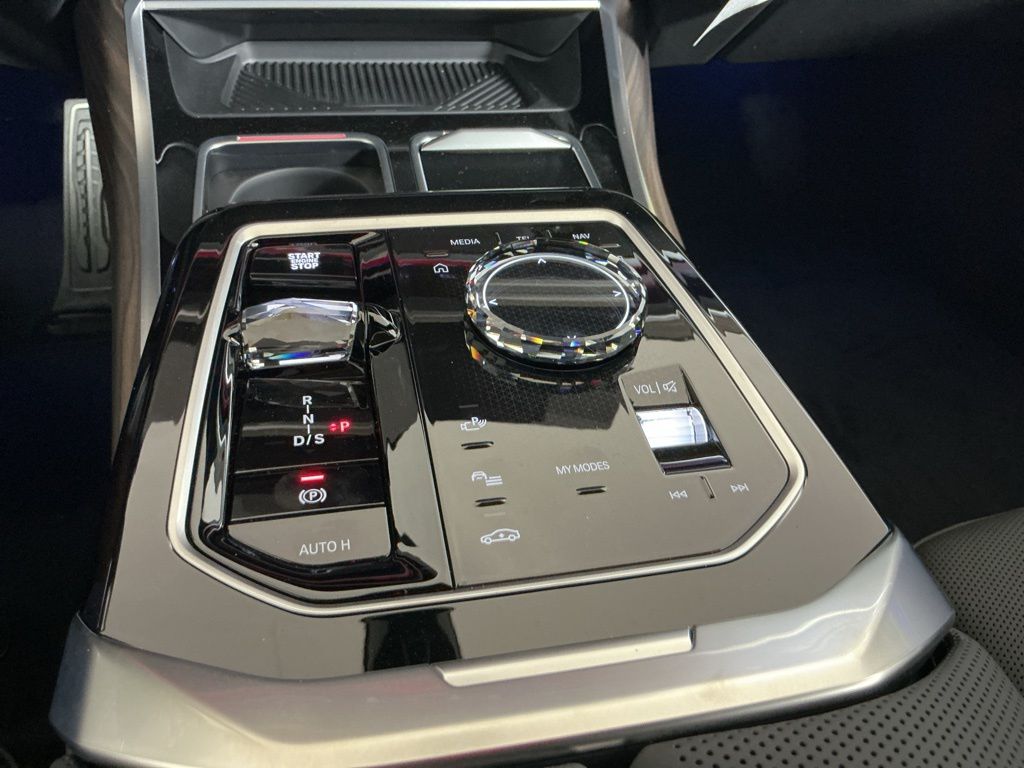 2025 BMW 7 Series 760i - Photo 12