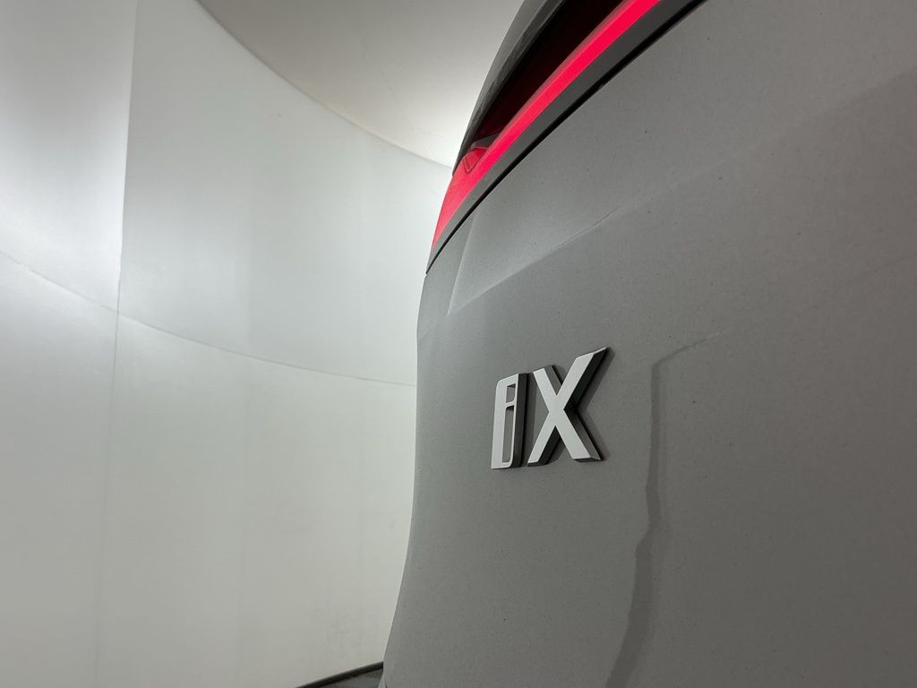 2026 BMW iX 45 - Photo 8