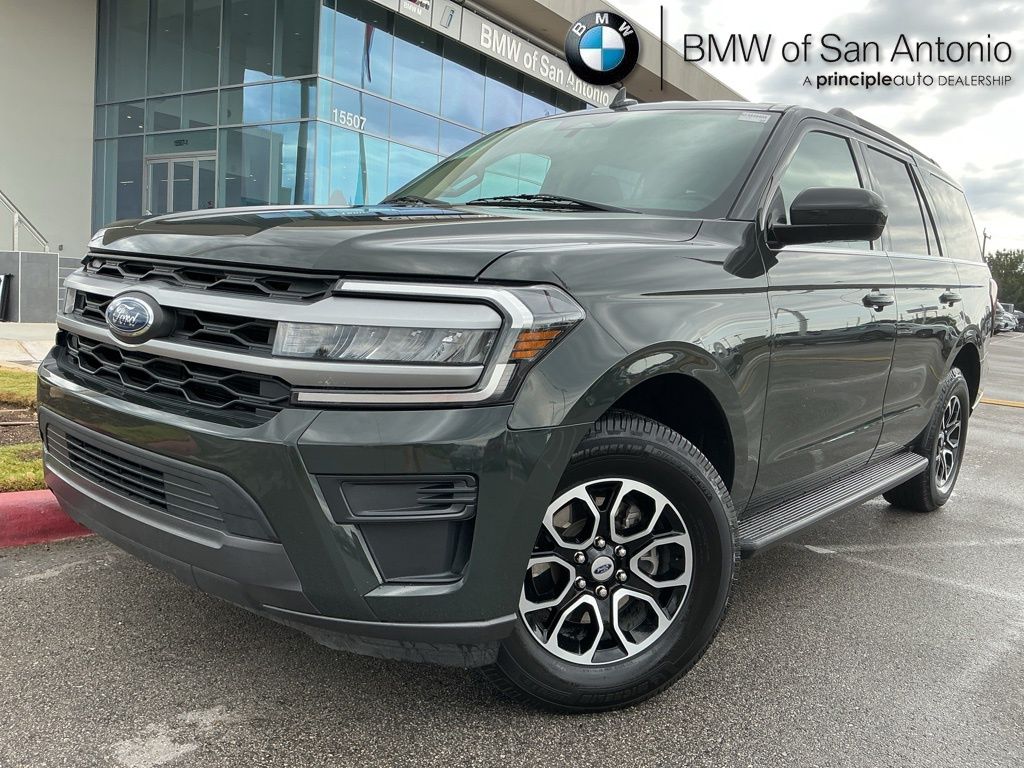 2022 Ford Expedition XLT's photo