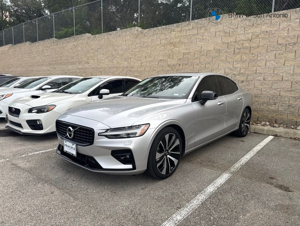 Used 2022 Volvo S60 B5 Momentum Sedan