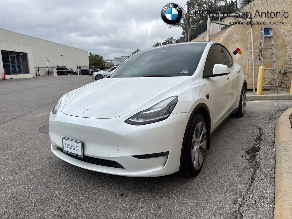 2023 Tesla Model Y Long Range's photo