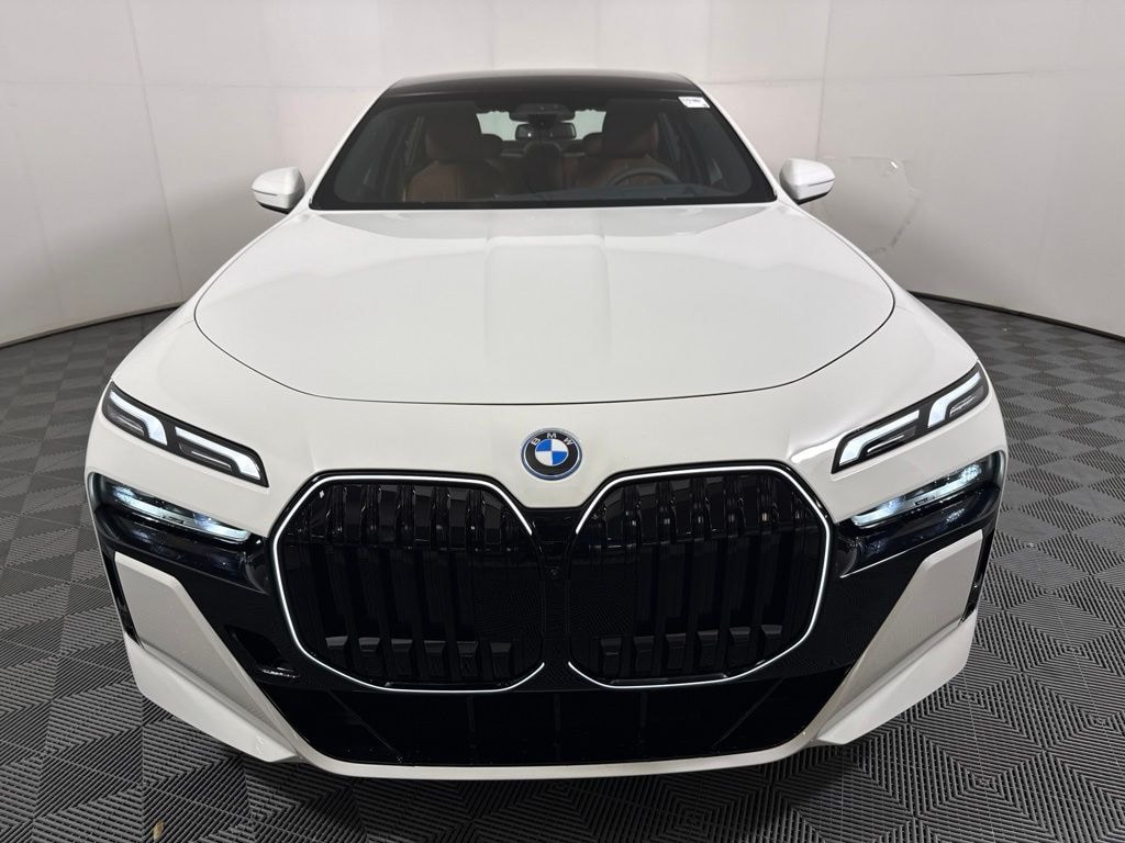 New 2026 BMW 750e xDrive Sedan