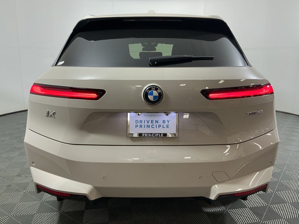 2026 BMW iX 45 - Photo 5