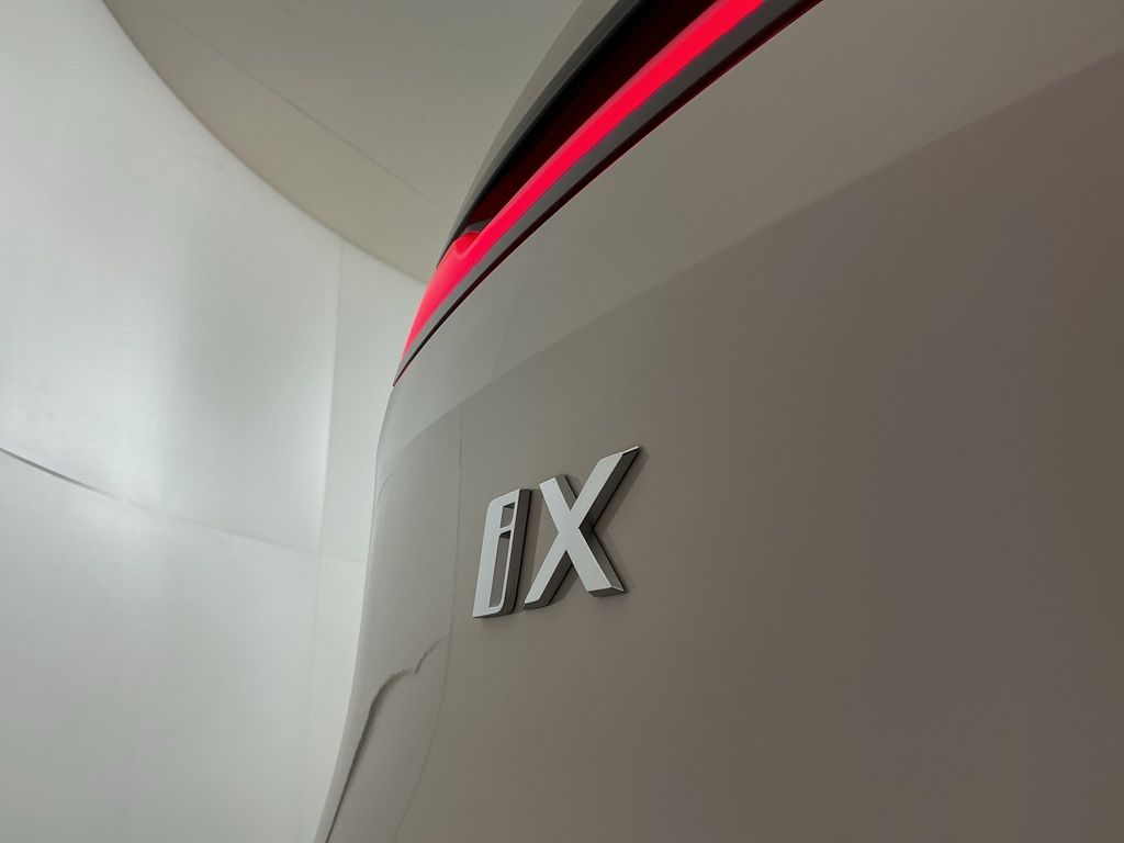 2026 BMW iX 45 - Photo 9