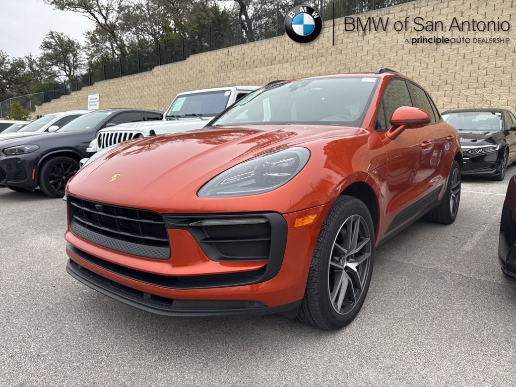 2022 Porsche Macan Base's photo