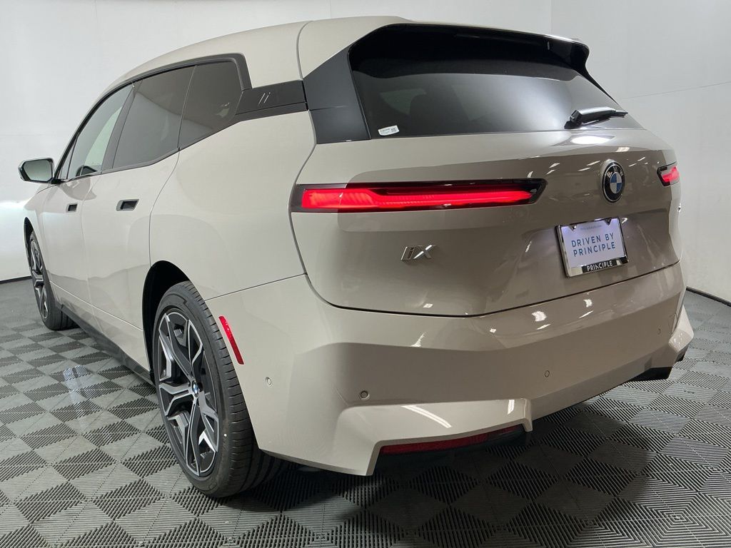 2026 BMW iX 45 - Photo 6