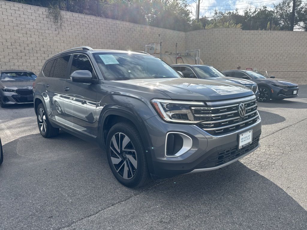 2024 Volkswagen Atlas SEL photo 2