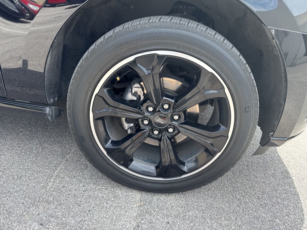 2022 Ford Expedition Limited photo 2