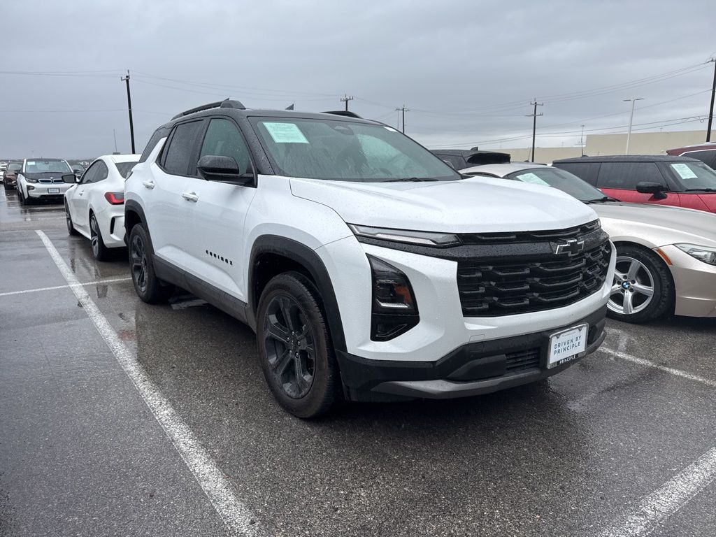 2025 Chevrolet Equinox LT photo 2