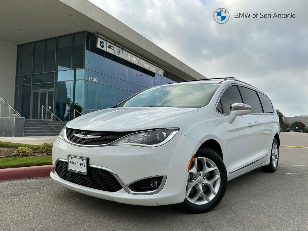 2020 Chrysler Pacifica Limited's photo