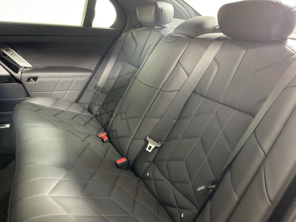 2025 BMW 7 Series 760i - Photo 27