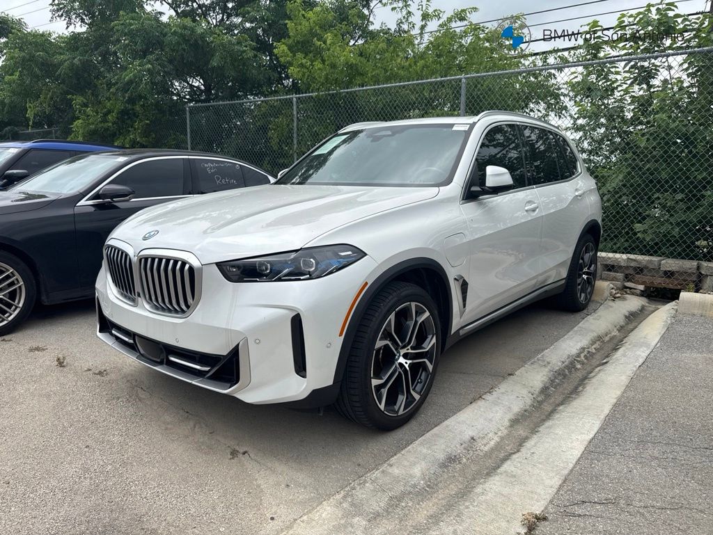 2025 BMW X5 xDrive50e's photo