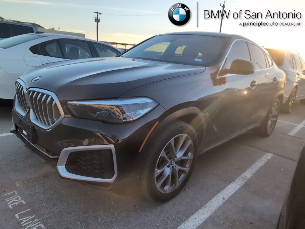 2022 BMW X6 40i's photo