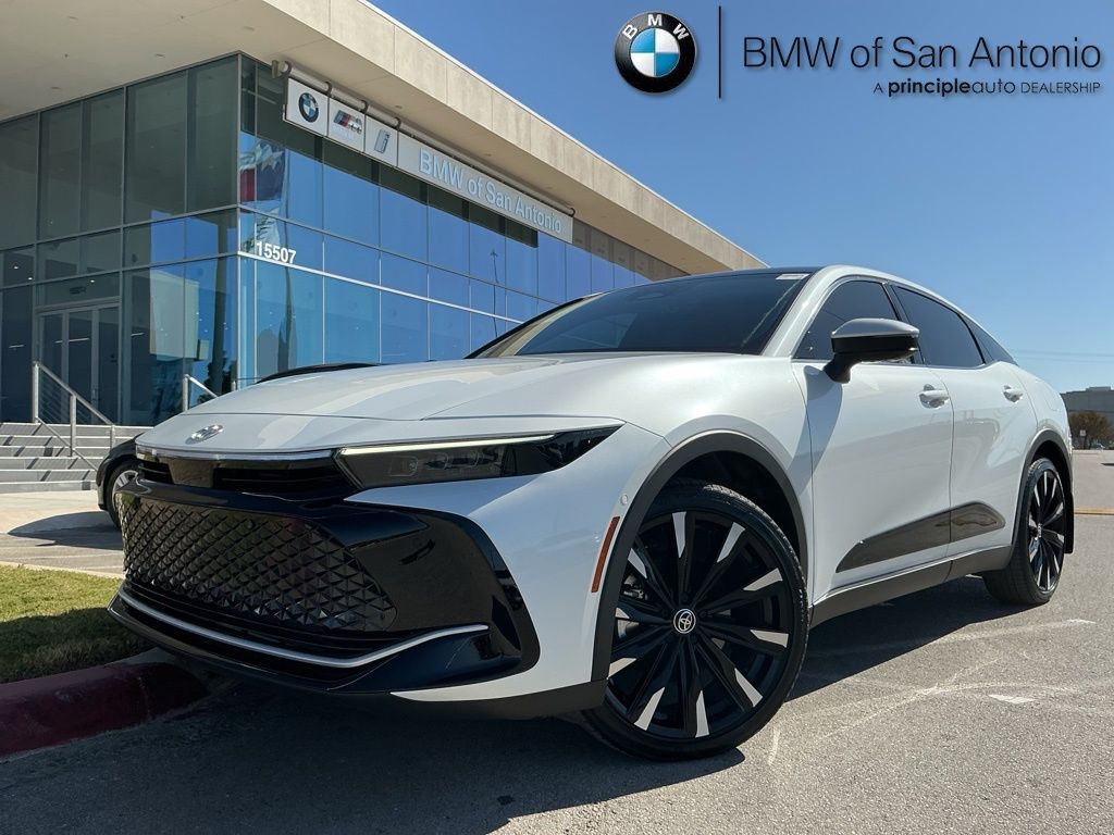 2023 Toyota Crown Platinum's photo