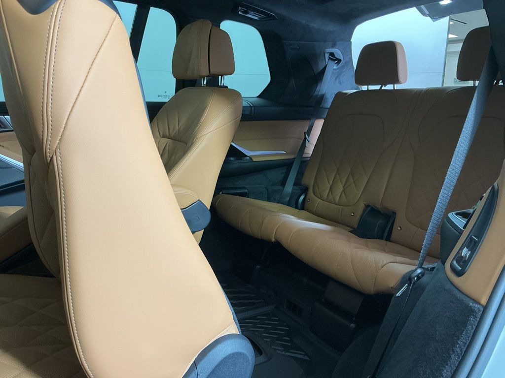 2026 BMW X7 40i - Photo 28
