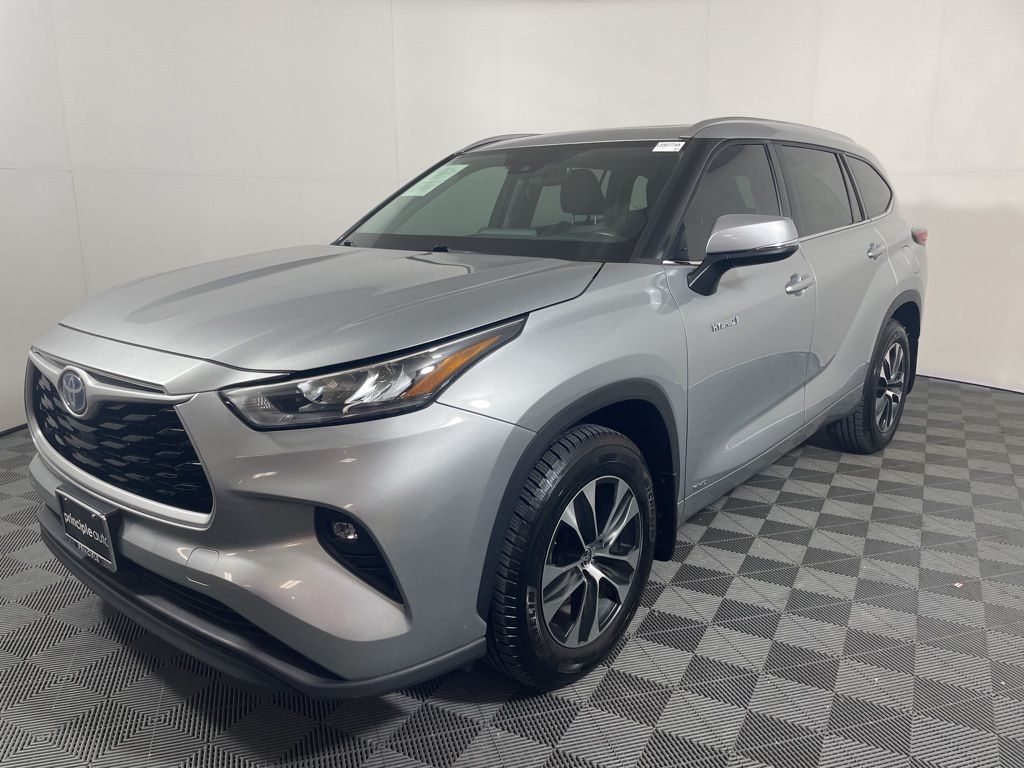 Used 2020 Toyota Highlander XLE with VIN 5TDGBRCH4LS507774 for sale in San Antonio, TX