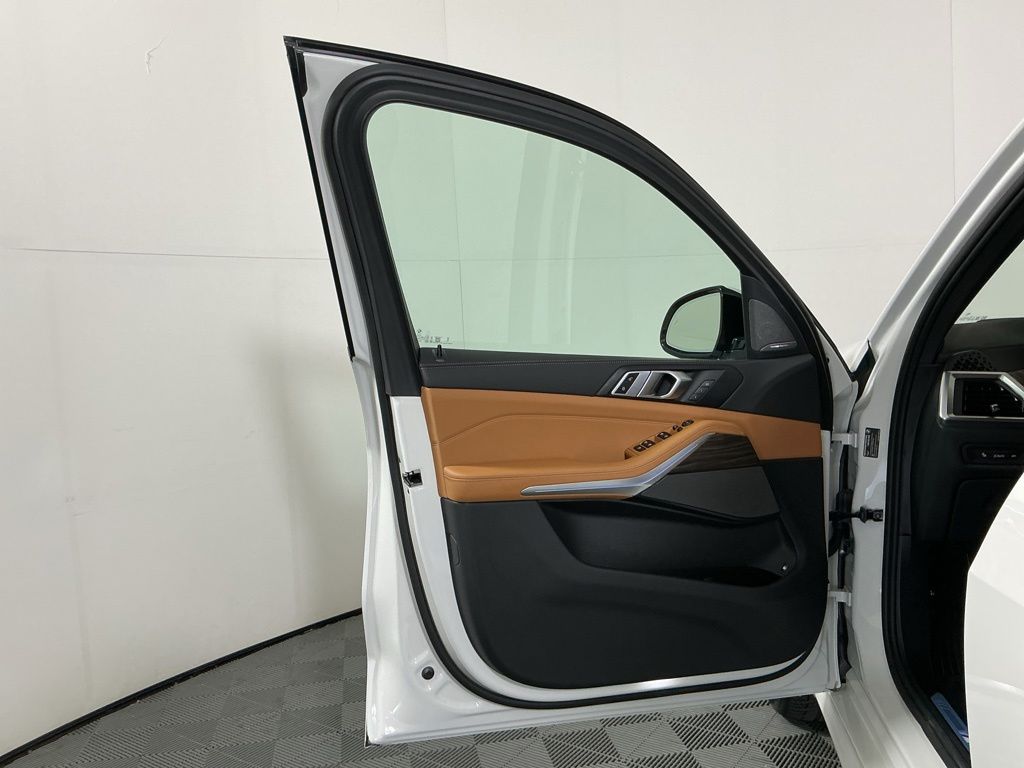 2026 BMW X5 50e - Photo 22