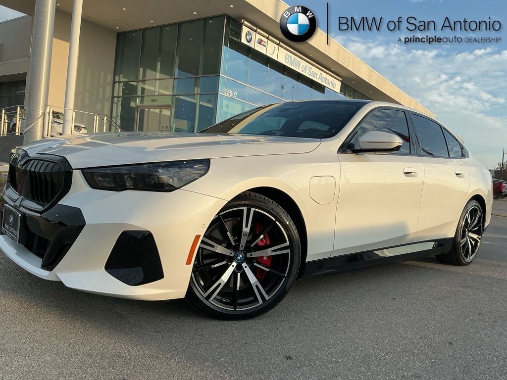 2025 BMW 5 Series 550e's photo