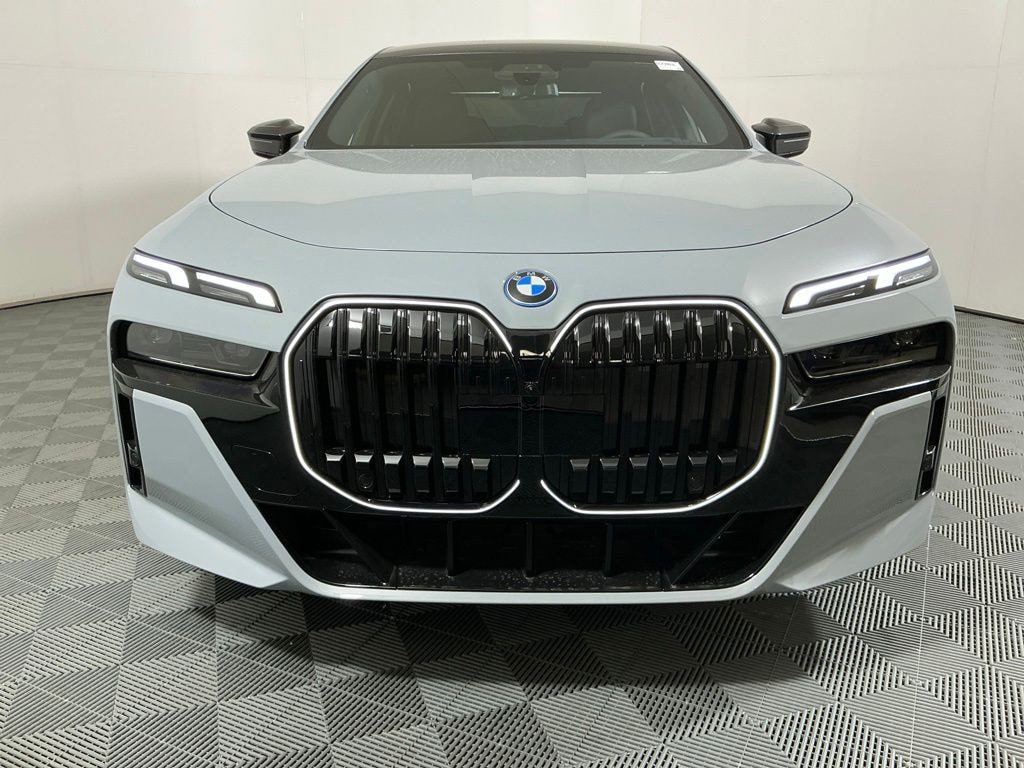 New 2026 BMW 750e xDrive Sedan