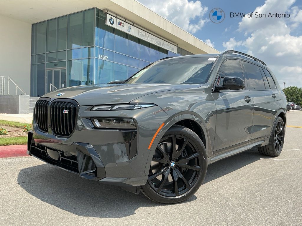 2025 BMW X7 M60i's photo