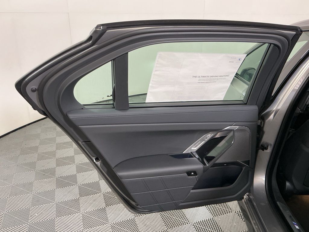 2025 BMW 7 Series 760i - Photo 26