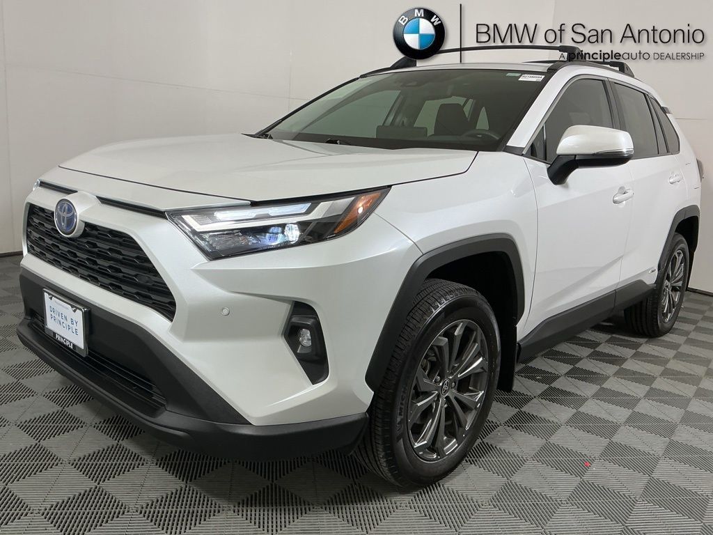 2024 Toyota RAV4 XLE Premium's photo