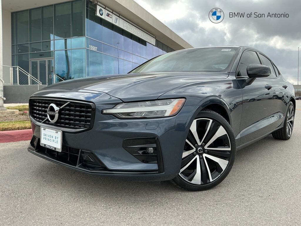 Used 2022 Volvo S60 B5 FWD Momentum Sedan