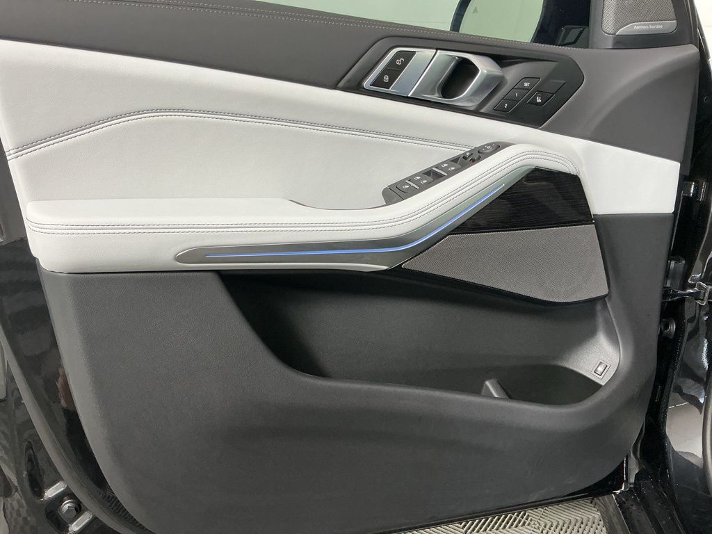 2026 BMW X5 50e - Photo 22