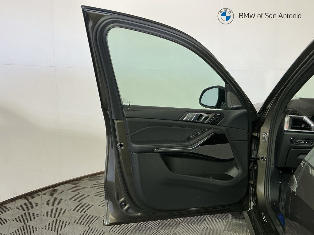 2027 BMW X7 xDrive40i's photo