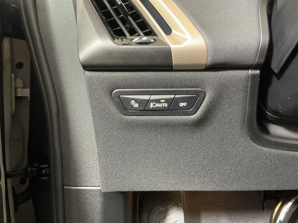 2026 BMW iX 45 - Photo 19