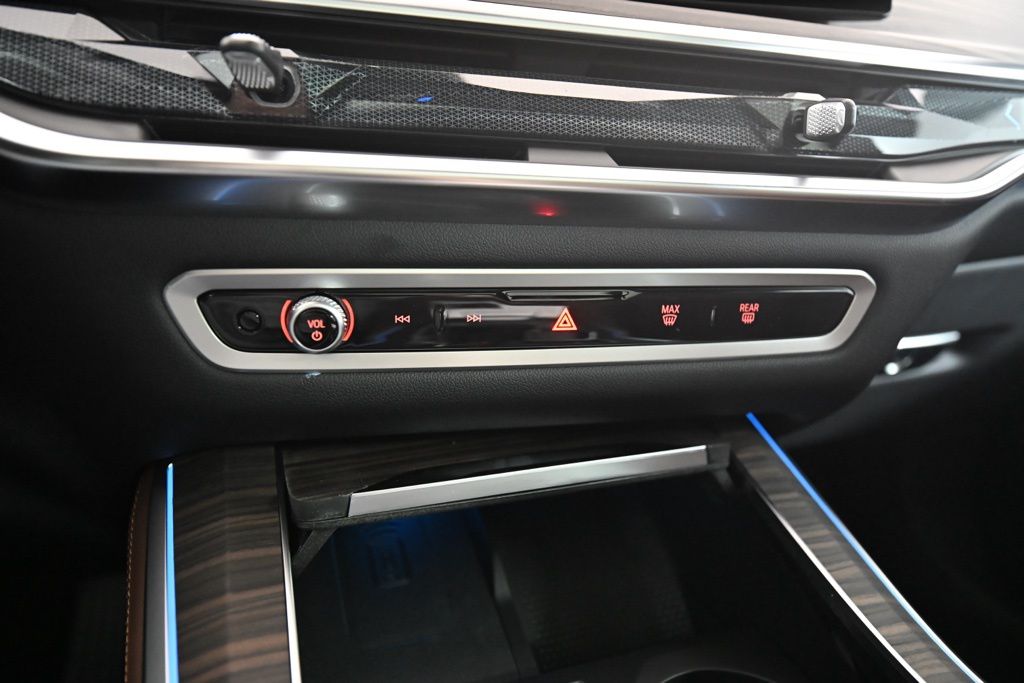 2026 BMW X5 50e - Photo 18