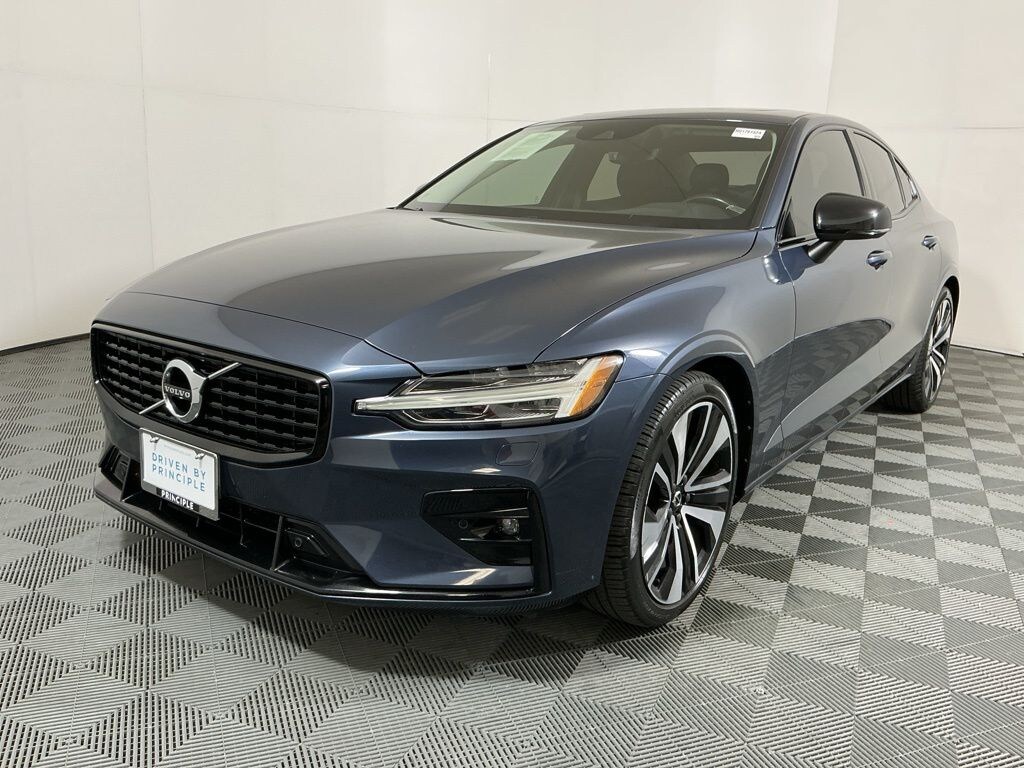 Used 2022 Volvo S60 B5 FWD Momentum Sedan