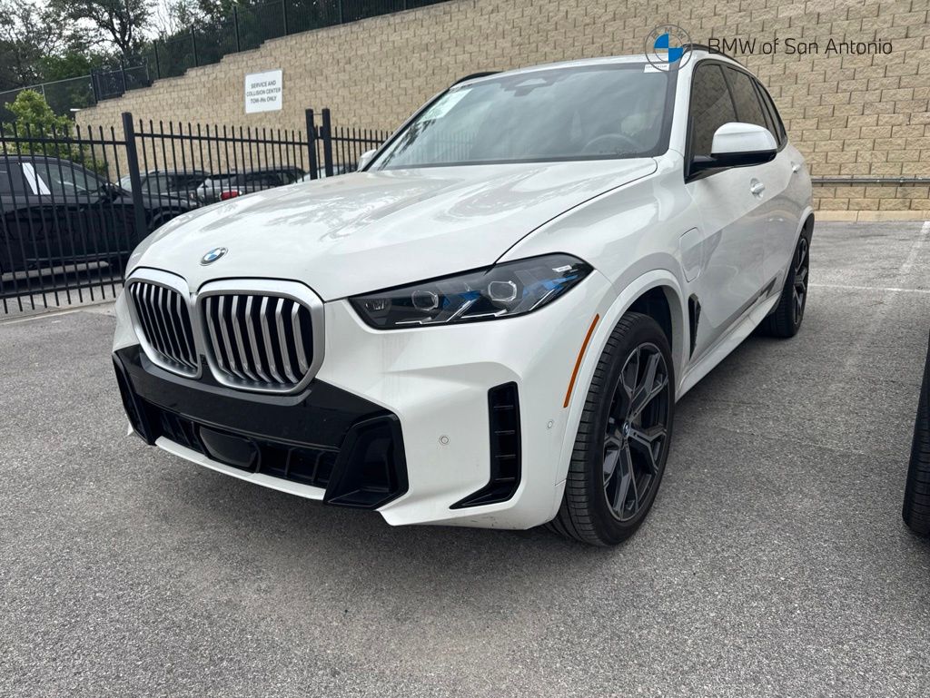 2025 BMW X5 xDrive50e's photo