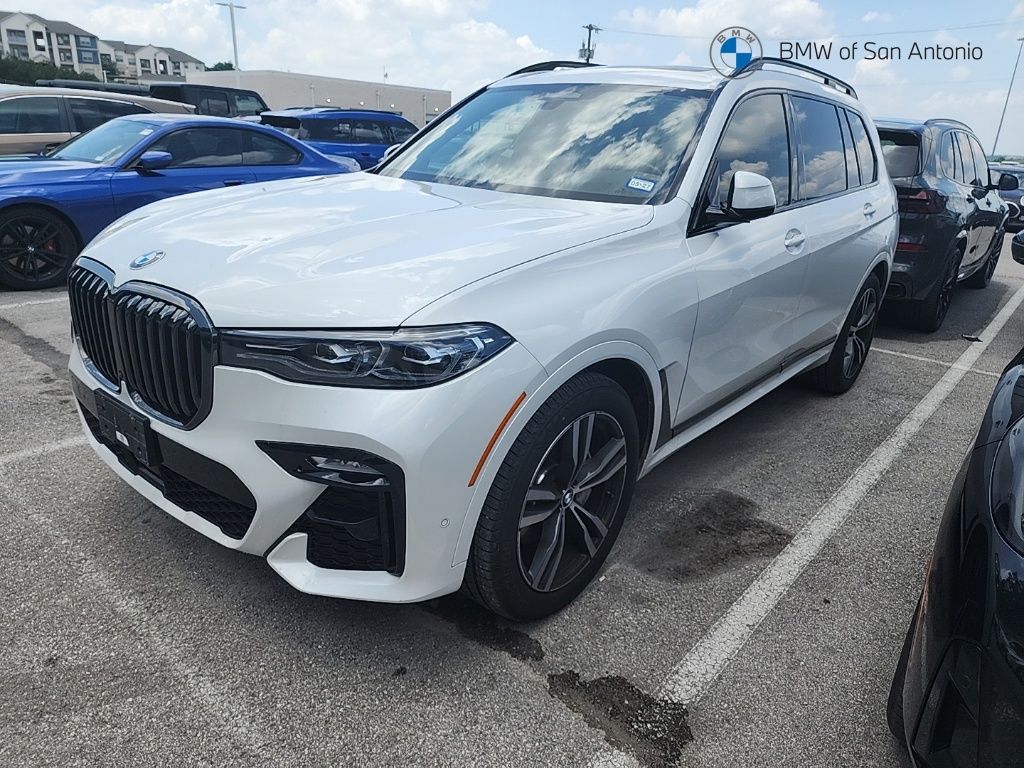 2022 BMW X7 xDrive40i's photo